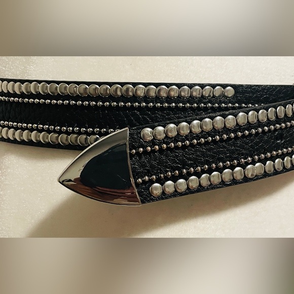 Linea Pelle 
lp blue Black Belt
Silver circle stud border
Size M - Picture 5 of 5